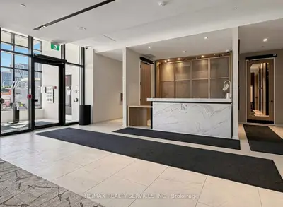 30 Dreamer Way 713, Toronto, On M5a 0y7