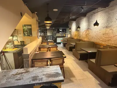 409 Spadina Avenue, Toronto, On M5t 2g6
