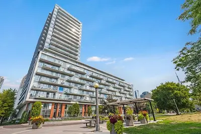 90 Stadium Road 911, Toronto, On M5v 3w5