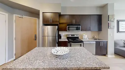 55 Bremner Boulevard 1705, Toronto, On M5j 0a6
