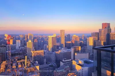 488 University Avenue 4703, Toronto, On M5g 0c1