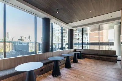 55 S Charles Street E 1304, Toronto, On M4y 0j1