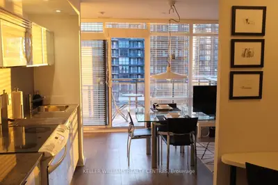 4 K E Spadina Avenue E 1220, Toronto, On M5v 3y9