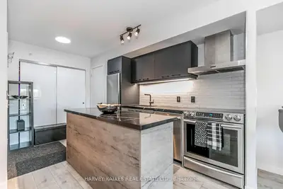 68 Abell Street 538, Toronto, On M6j 0b1
