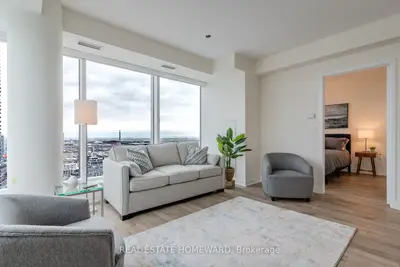 28 Freeland St. Street 3907, Toronto, On M5e 0e3