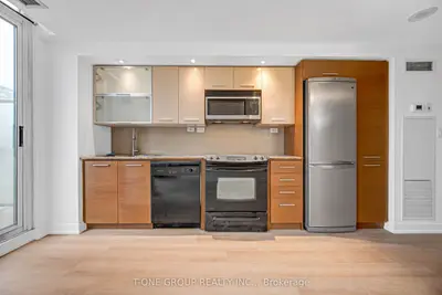 8 Telegram Mews 738, Toronto, On M5v 3z5