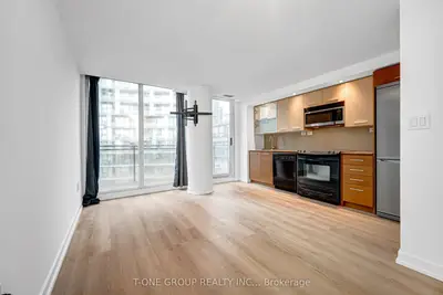 8 Telegram Mews 738, Toronto, On M5v 3z5
