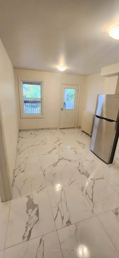 1030 St Clair Avenue 2b-3rd Floor, Toronto, On M6e 1a4