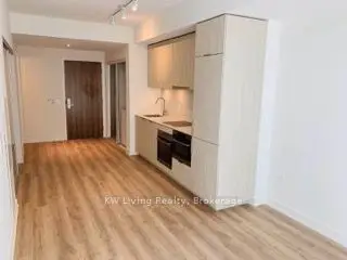 15 Queens Quay E 609, Toronto, On M4y 1a1