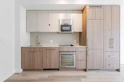 840 St Clair Avenue W 414, Toronto, On M6c 1c1