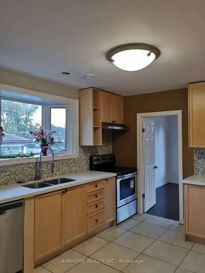 20 Lisburn Crescent, Toronto, On M2j 2z5