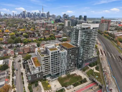 20 Minowan Miikan Lane 628, Toronto, On M6j 0e5