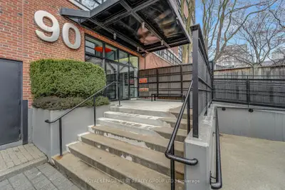 90 Sumach Street 416, Toronto, On M5a 4r4