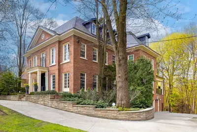 20 Cluny Drive, Toronto, On M4w 2p7