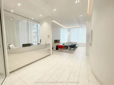 238 Simcoe Street 720, Toronto, On M5t 1t4