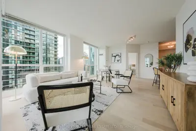 16 Yonge Street 3211, Toronto, On M5e 2a1