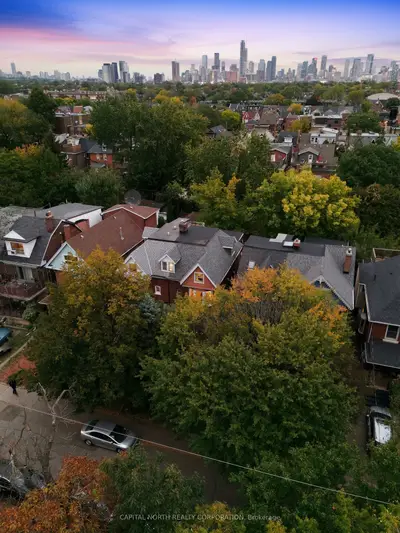 17 Delaware Avenue, Toronto, On M6h 2s8