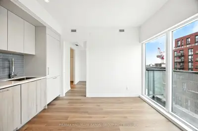 863 St. Clair Avenue W 801, Toronto, On M6c 0b2