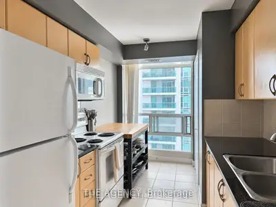 35 Bales Avenue 1711, Toronto, On M2n 4s9