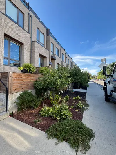 48 Perth Avenue, Toronto, On M6r 0a8