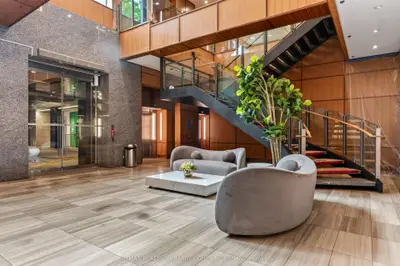 111 St Clair Avenue W 1018, Toronto, On M4v 1n5
