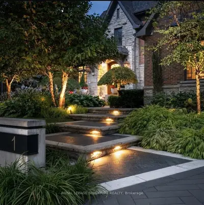 1 Oakley Place, Toronto, On M2p 2g3