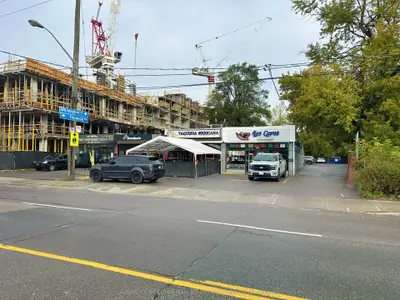 816-818 Sheppard Avenue W, Toronto, On M3h 2t1