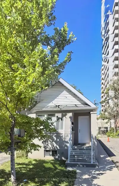 692 Northcliffe Boulevard Bsmt, Toronto, On M6e 3m4