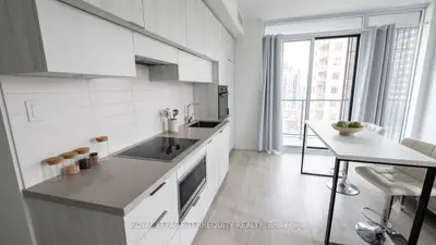 8 Eglinton Avenue E 505, Toronto, On M4p 0c1