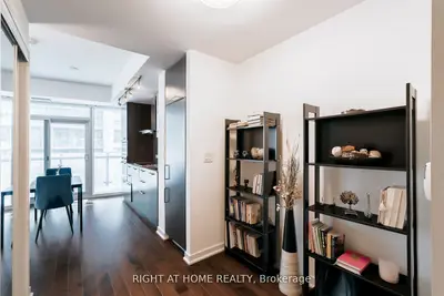 12 York Street 1906, Toronto, On M5j 0a9
