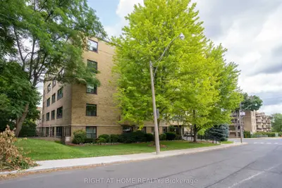 2 Ridelle Avenue 502, Toronto, On M6b 1h4