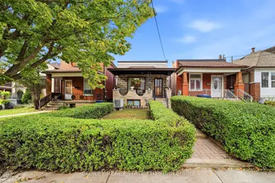 44 Conway Avenue, Toronto, On M6e 1h2
