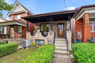 44 Conway Avenue, Toronto, On M6e 1h2