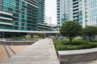 18 Harbour Street 405, Toronto, On M5j 2z6