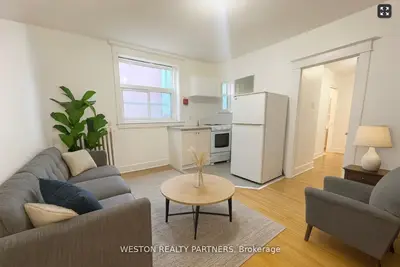 44 Huntley Street 108, Toronto, On M4y 2l1