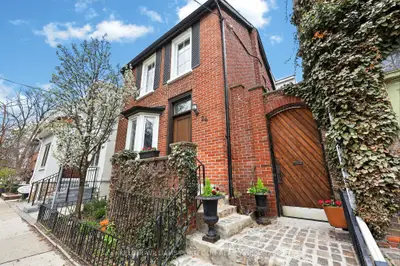 24 Bishop Street, Toronto, On M5r 1n2