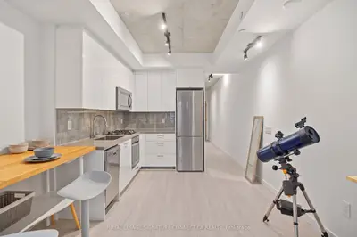 195 Mccaul Street 310, Toronto, On M5t 1w6