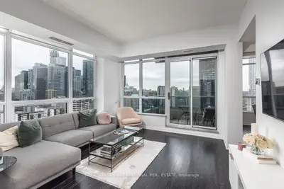 500 Sherbourne Street 2210, Toronto, On M4x 1l1