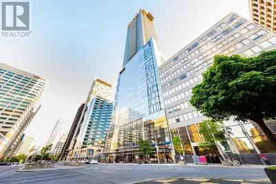 488 University Avenue 2312, Toronto, On M5g 0c1