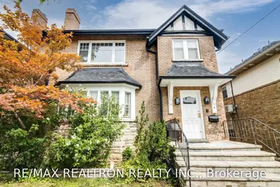 4 Hillholm Road Upper, Toronto, On M5p 1m2