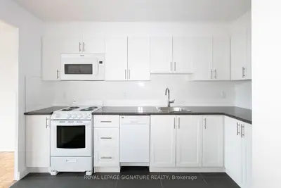 6200 Bathurst Street 511, Toronto, On M2r 2a3