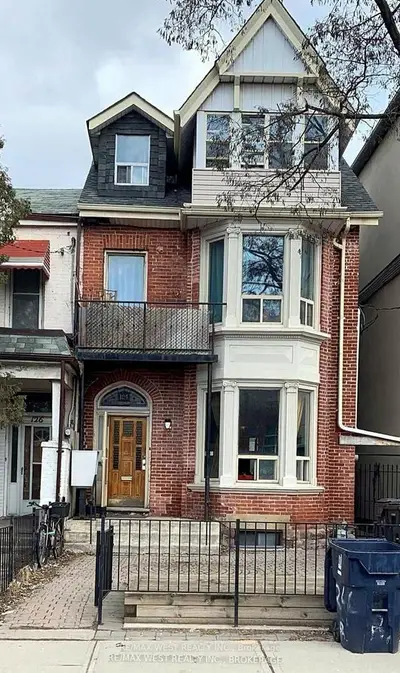 124 Baldwin Street, Toronto, On M5t 1l6