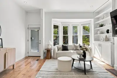 128 Wells Street, Toronto, On M5r 1p4