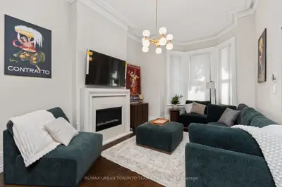 18 Draper Street, Toronto, On M5v 2m4