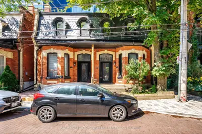 18 Draper Street, Toronto, On M5v 2m4