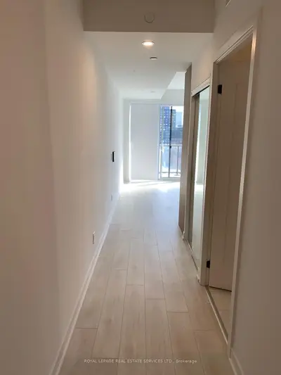 5 Defries Street 712, Toronto, On M5a 0w7