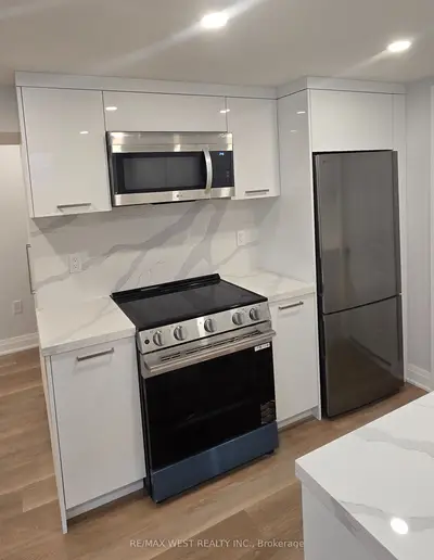 82 Madawaska Avenue Basement, Toronto, On M2m 2r3