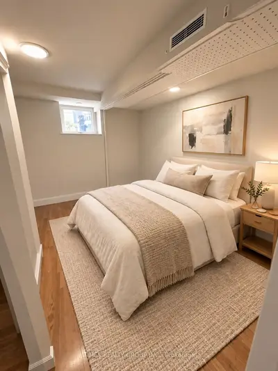 24 Coolmine Road Lower, Toronto, On M6j 3e9