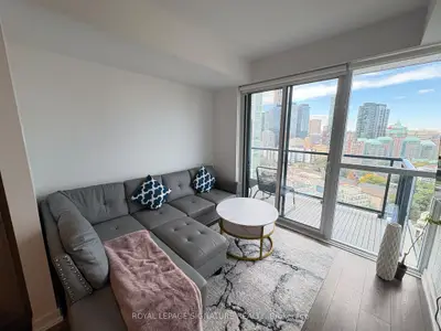 159 Wellesley Street 2210, Toronto, On M4y 0h5