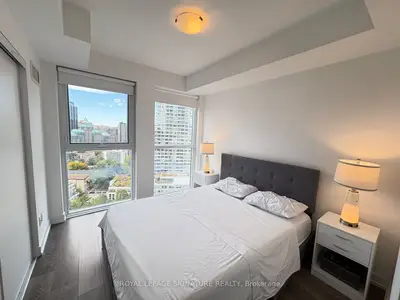159 Wellesley Street 2210, Toronto, On M4y 0h5